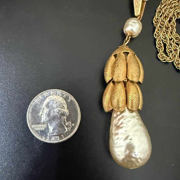 Vintage MIRIAM HASKELL Gold Tone Glass Faux Pearl Pearl 33” Necklace 38g. - Picture 2 of 15